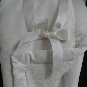Elegant Ivory Fleece Baby Blanket | OS one size | NWOT